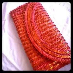 Clutch made of Raffia